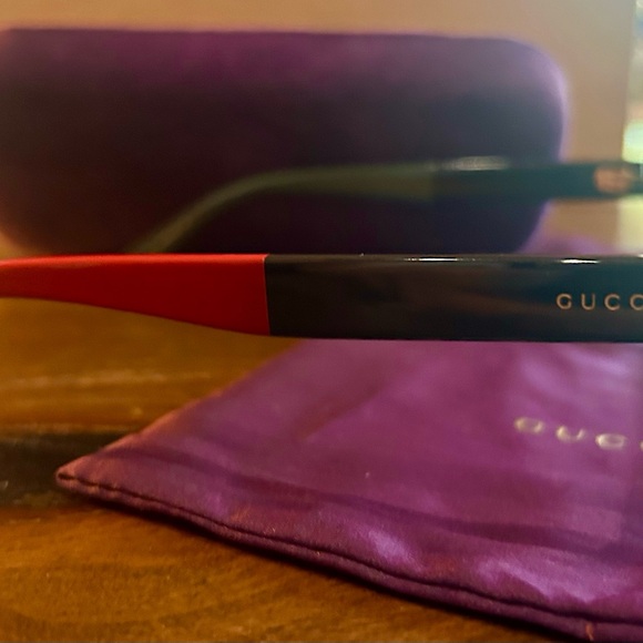 Gucci Black Aviator Sunglasses with Classic Design - Picture 5 of 8